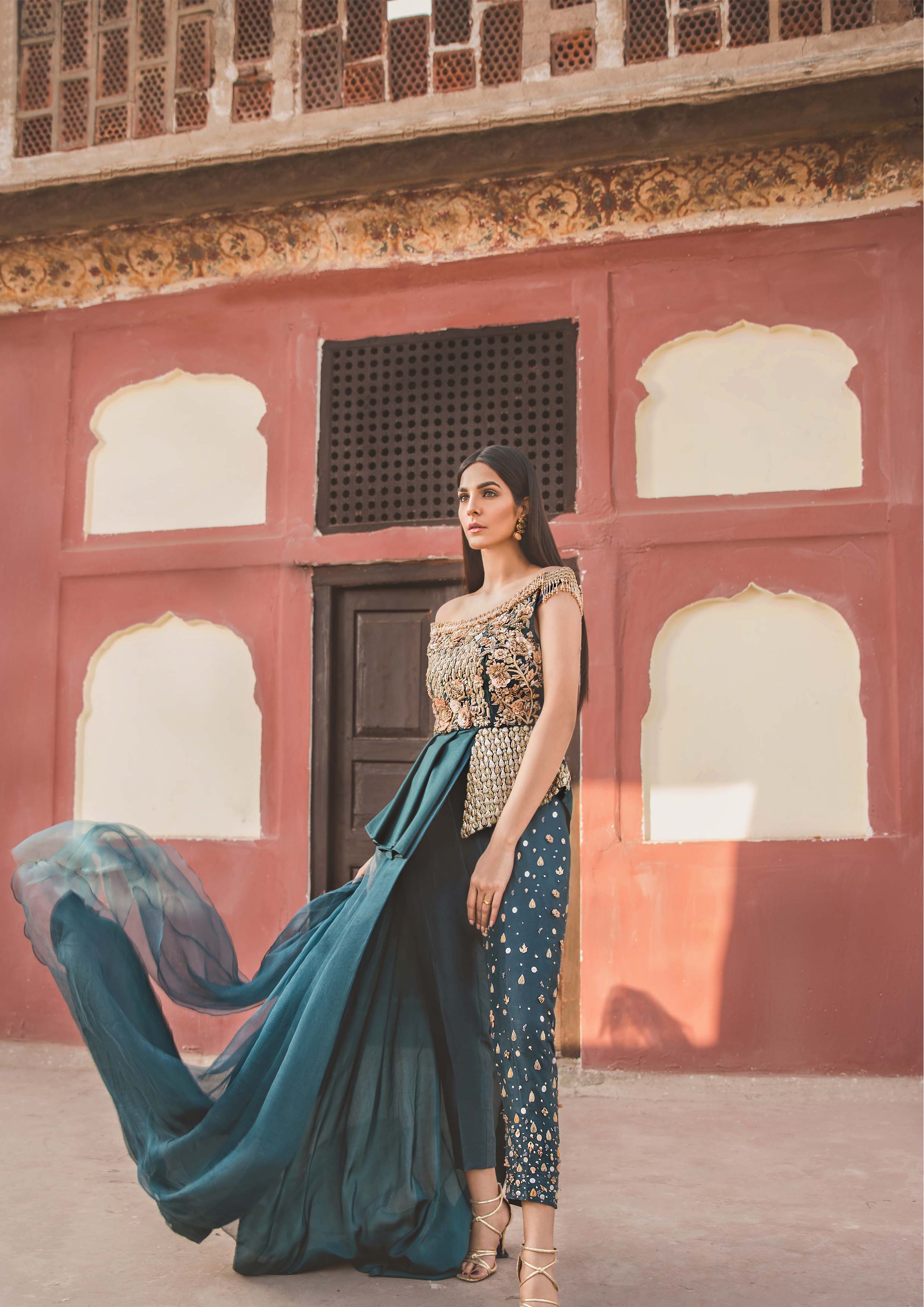 Magnificent Teal green pakistani dress for wedding in bridal section XL Magnificent Teal green pakistani dress for wedding in bridal section XL